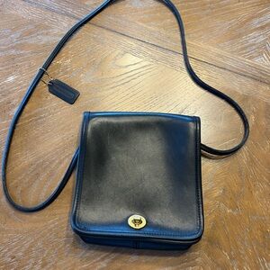 Vintage Coach y2k Black Leather Compact Pouch 9620 Crossbody Bag